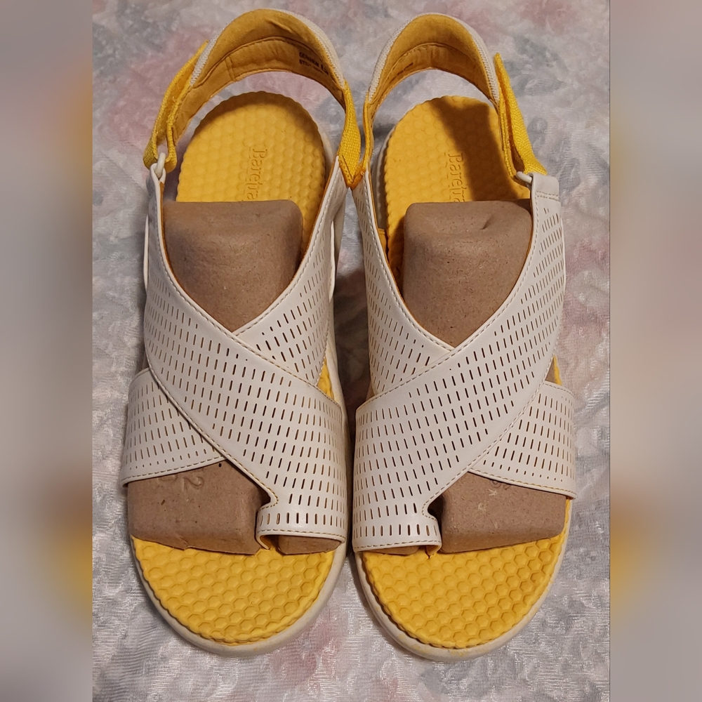 BareTraps White and Yellow Sandals with Elastic Slingback Size 8.5M
